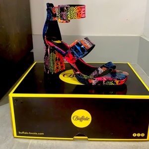 Buffalo Joleena snake sandals 7.5